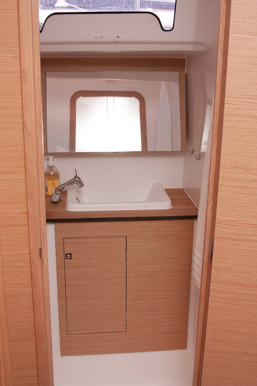 Sailing yacht Dufour 382 GL Siroko