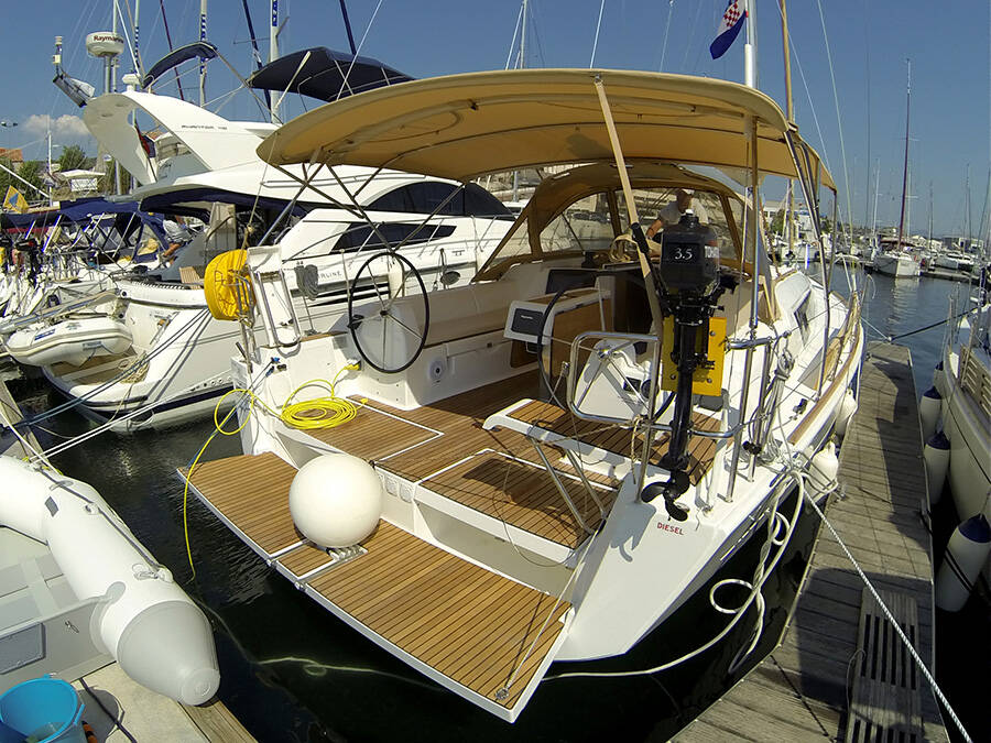 Sailing yacht Dufour 382 GL Major Tom