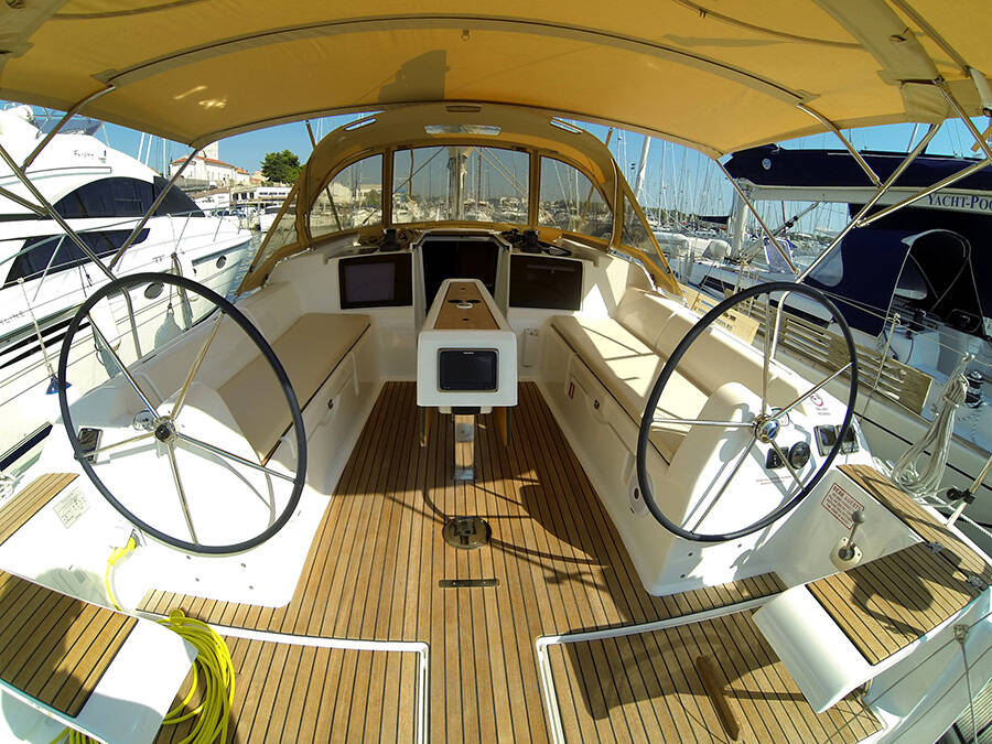 Sailing yacht Dufour 382 GL Major Tom