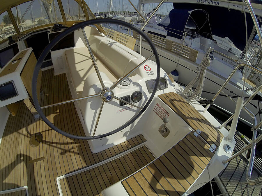 Sailing yacht Dufour 382 GL Major Tom
