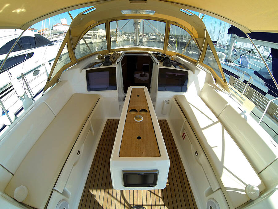 Sailing yacht Dufour 382 GL Major Tom