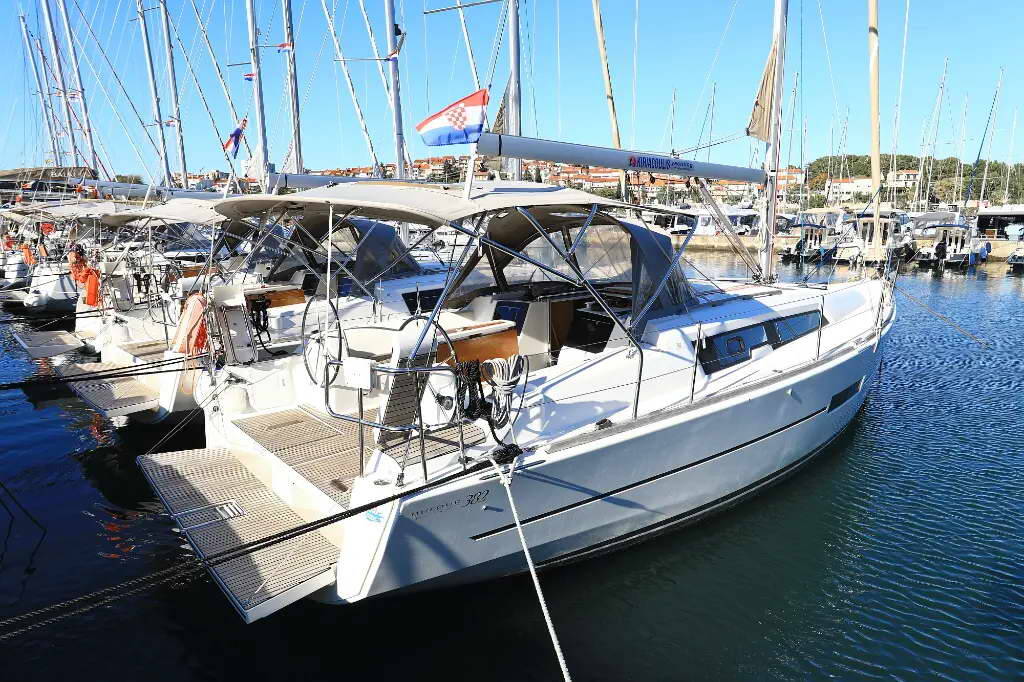 Sailing yacht Dufour 382 GL ECONOMY