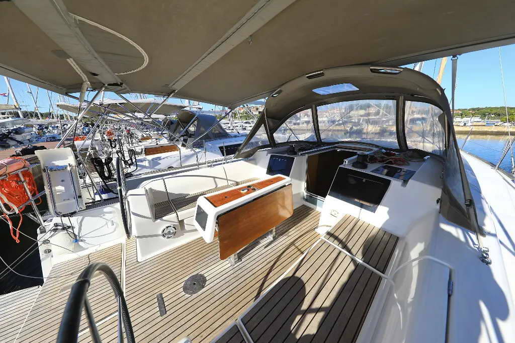 Sailing yacht Dufour 382 GL ECONOMY
