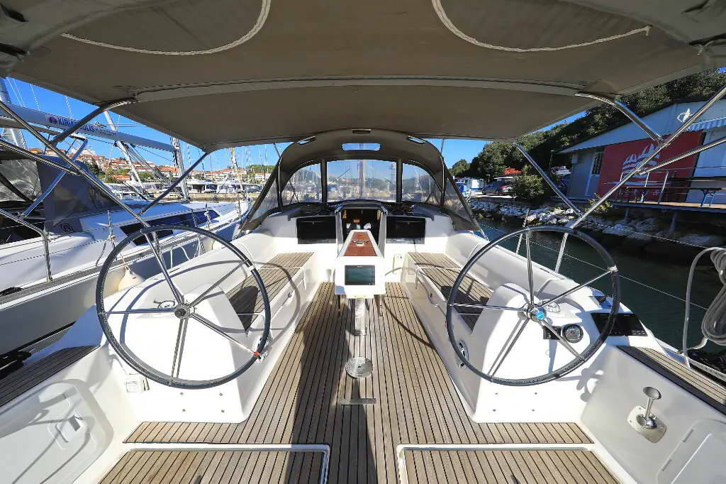Sailing yacht Dufour 382 GL ECONOMY