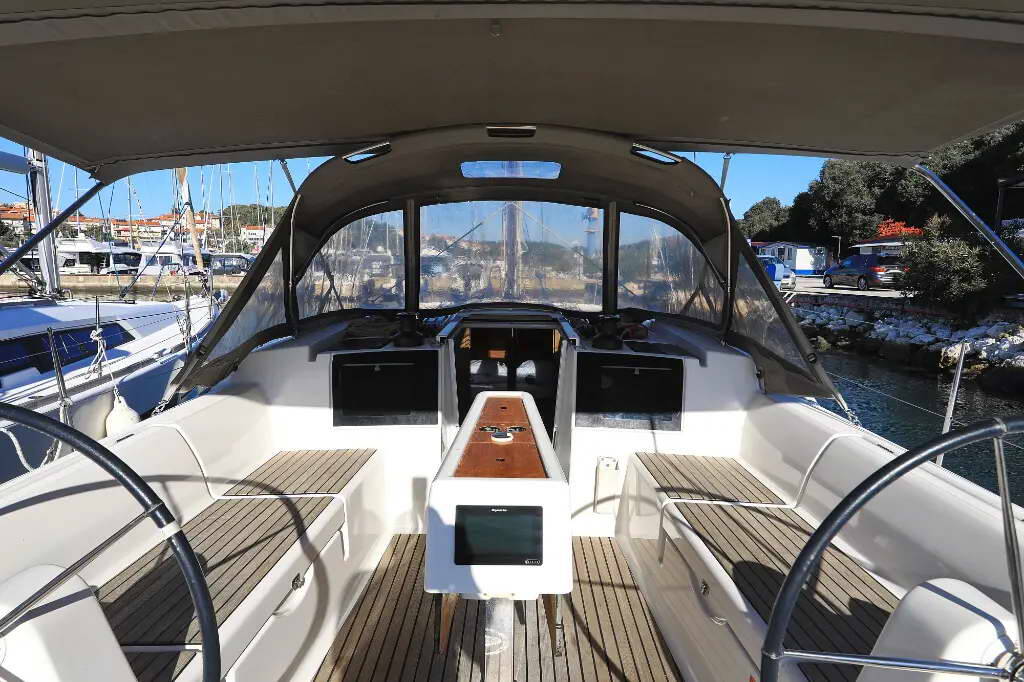 Sailing yacht Dufour 382 GL ECONOMY