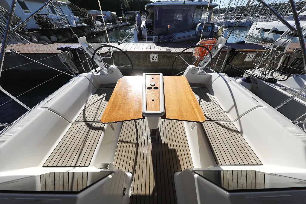Sailing yacht Dufour 382 GL ECONOMY