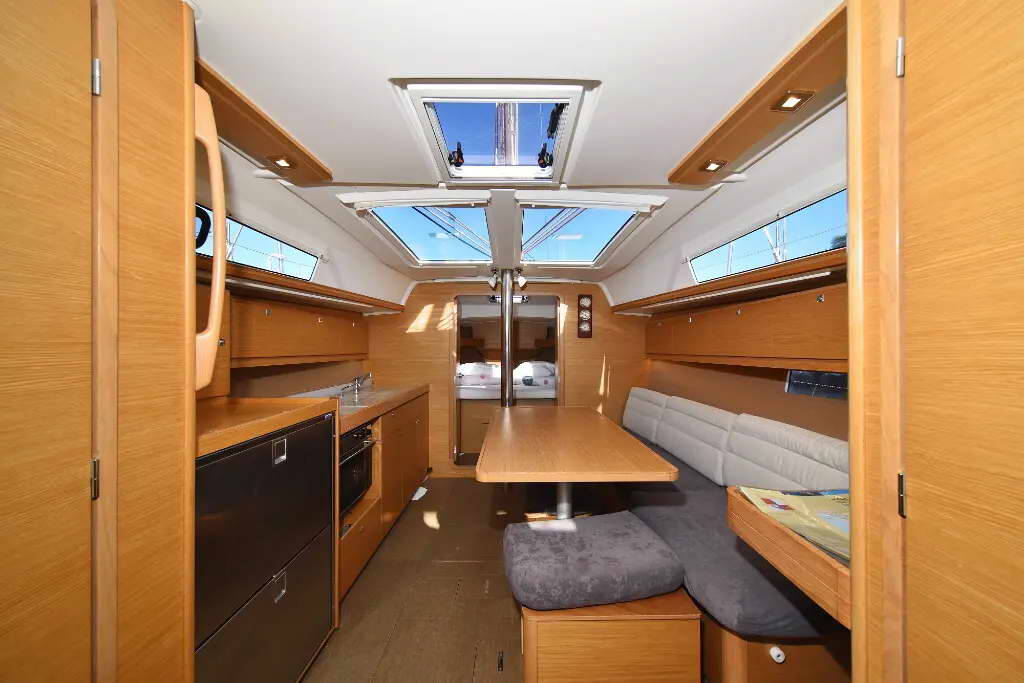 Sailing yacht Dufour 382 GL ECONOMY