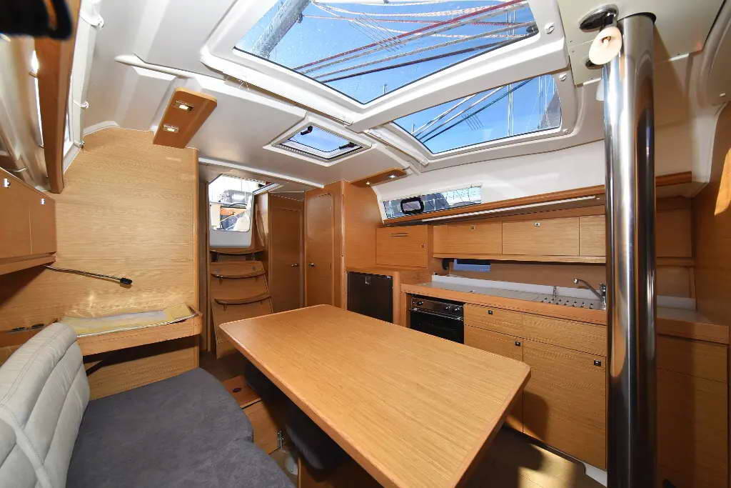 Sailing yacht Dufour 382 GL ECONOMY