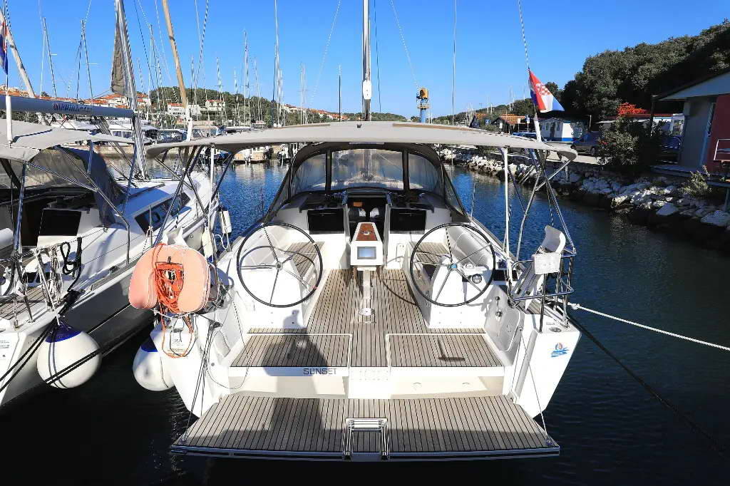 Sailing yacht Dufour 382 GL ECONOMY