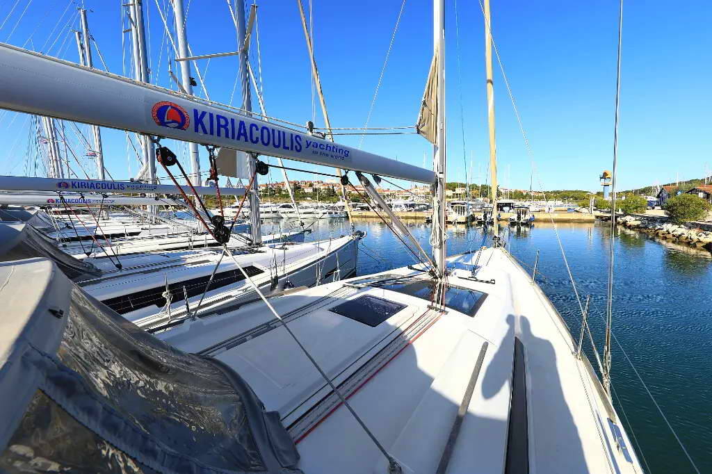 Sailing yacht Dufour 382 GL Sunset