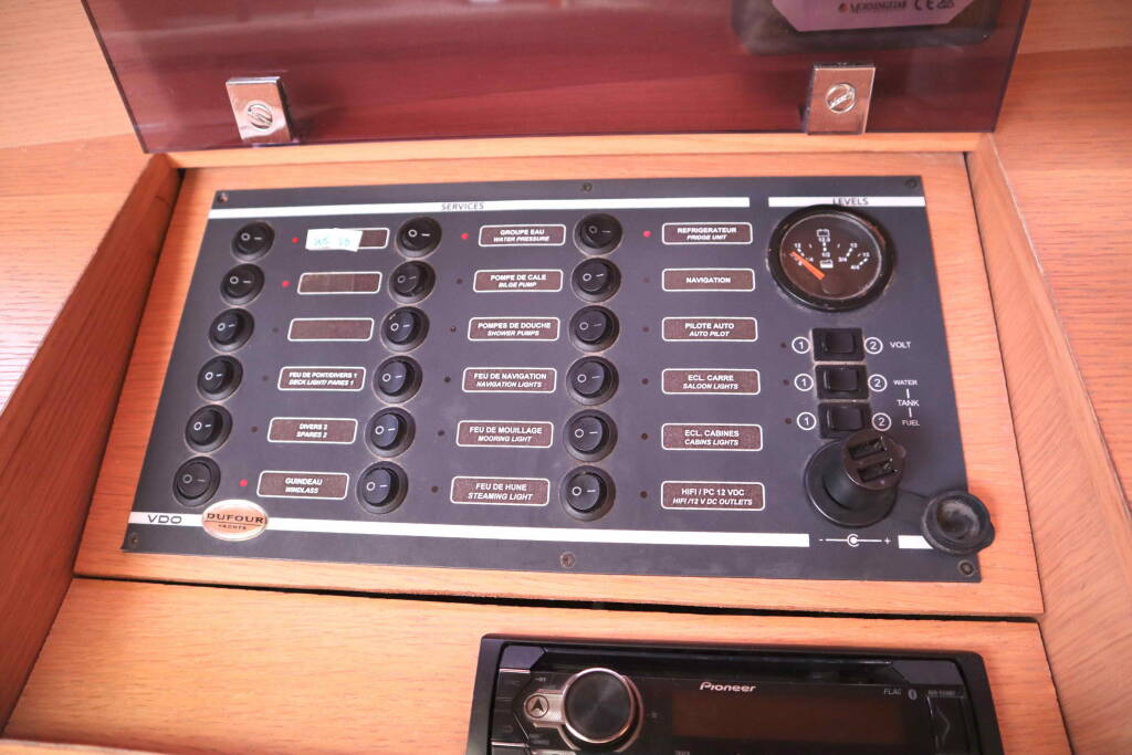 Sailing yacht Dufour 382 GL Prince Folegandros