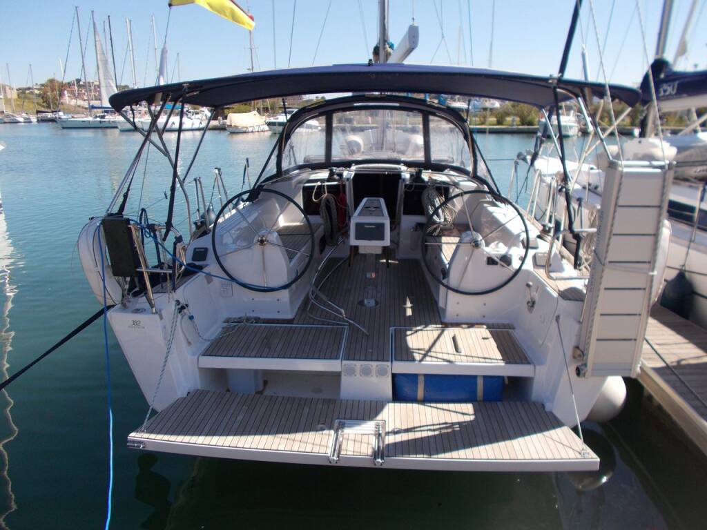 Sailing yacht Dufour 382 GL Fever