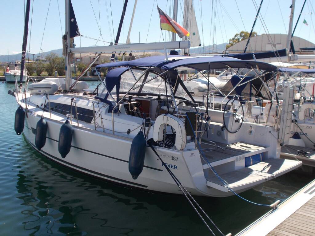 Sailing yacht Dufour 382 GL Fever
