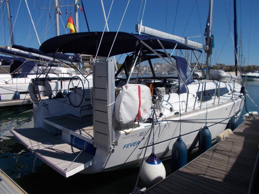 Sailing yacht Dufour 382 GL Fever