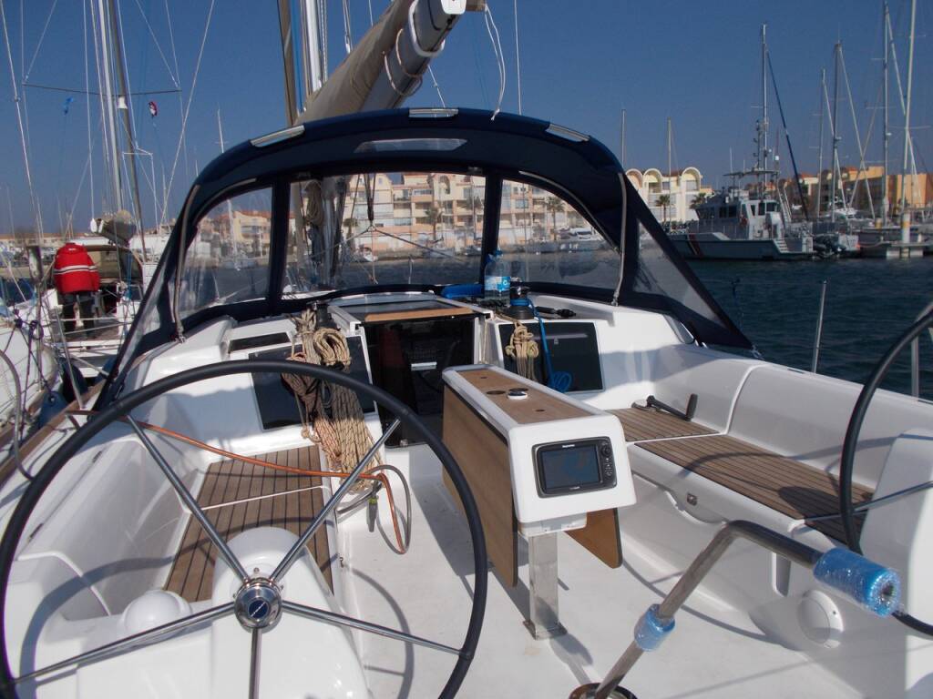 Sailing yacht Dufour 382 GL Fever