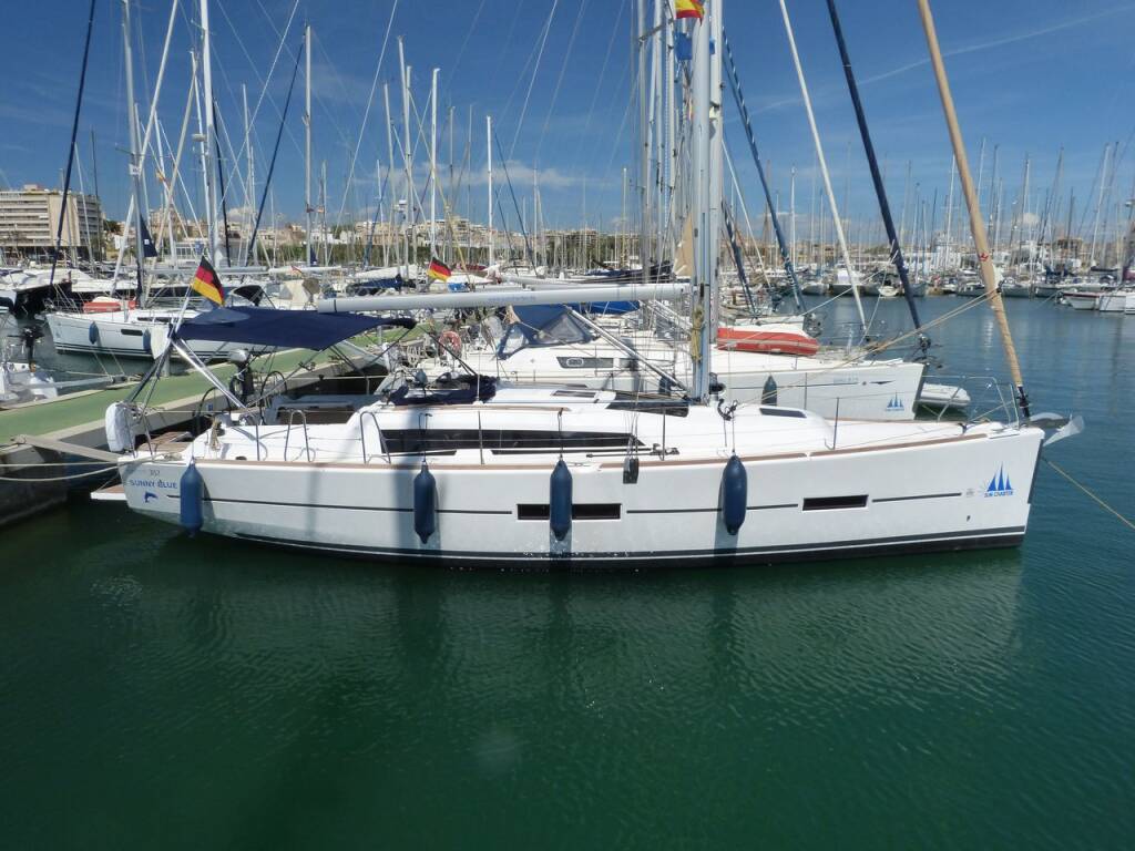 Sailing yacht Dufour 382 GL Fever