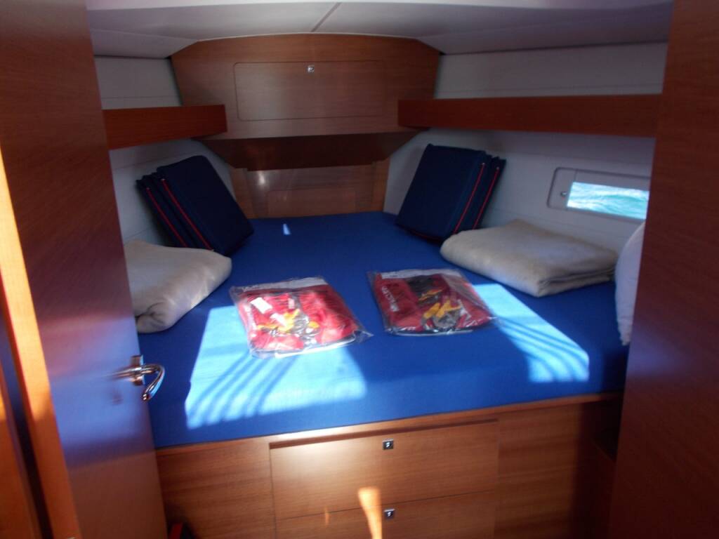 Sailing yacht Dufour 382 GL Fever