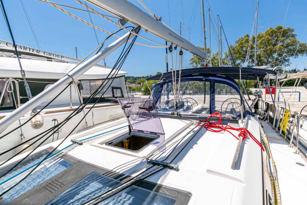 Sailing yacht Dufour 382 GL So What