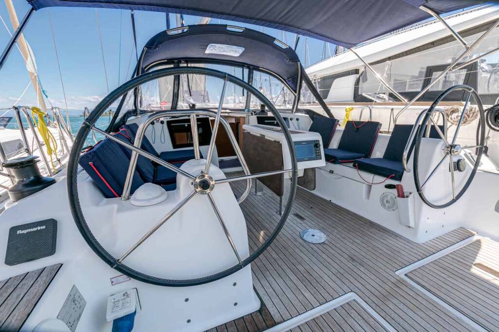 Sailing yacht Dufour 382 GL So What