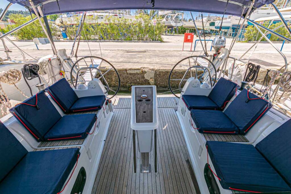 Sailing yacht Dufour 382 GL So What