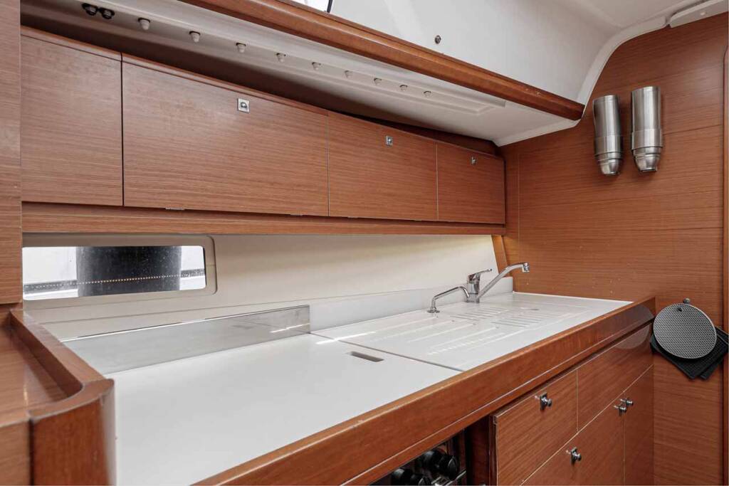 Sailing yacht Dufour 382 GL So What