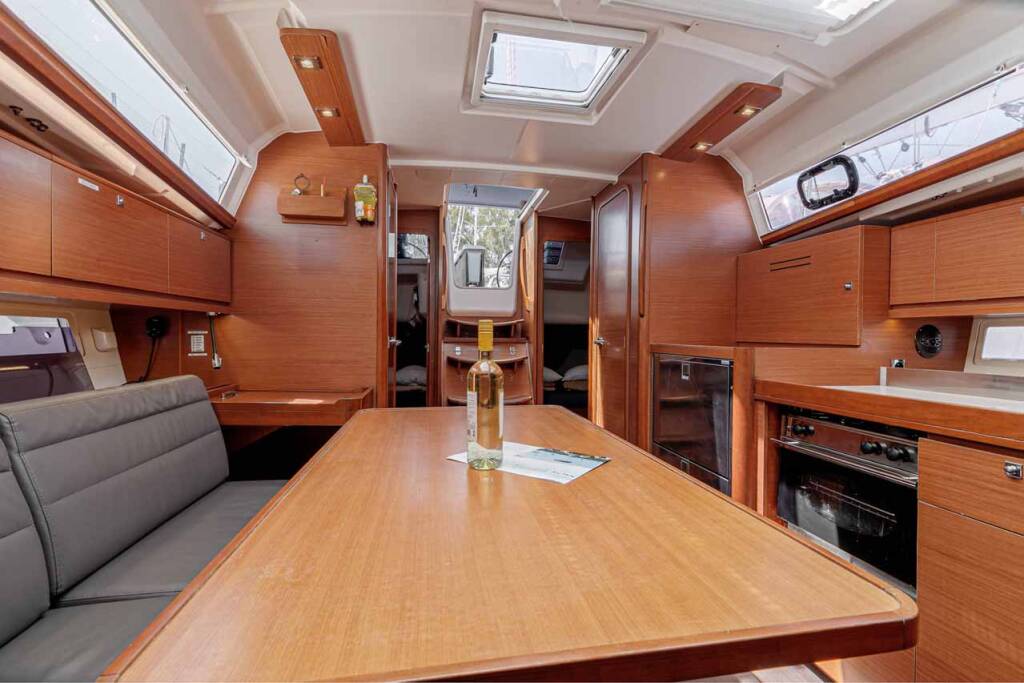 Sailing yacht Dufour 382 GL So What