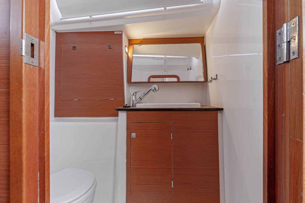Sailing yacht Dufour 382 GL So What
