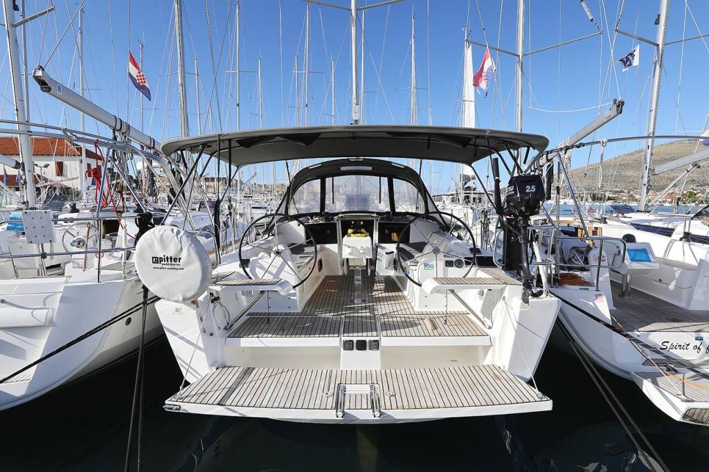 Sailing yacht Dufour 382 GL Alegria
