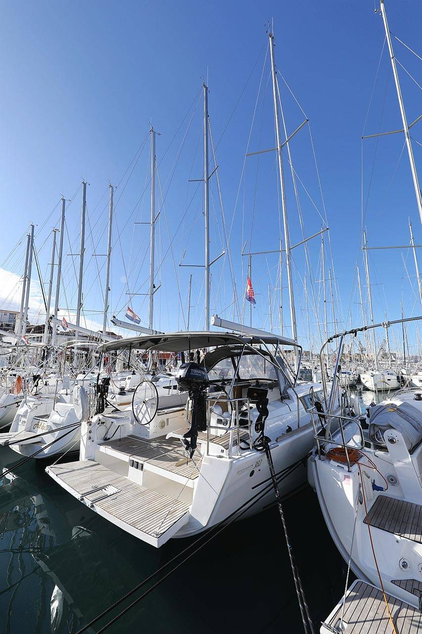 Sailing yacht Dufour 382 GL Alegria