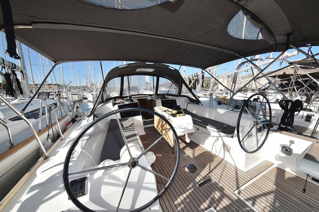 Sailing yacht Dufour 382 GL Alegria