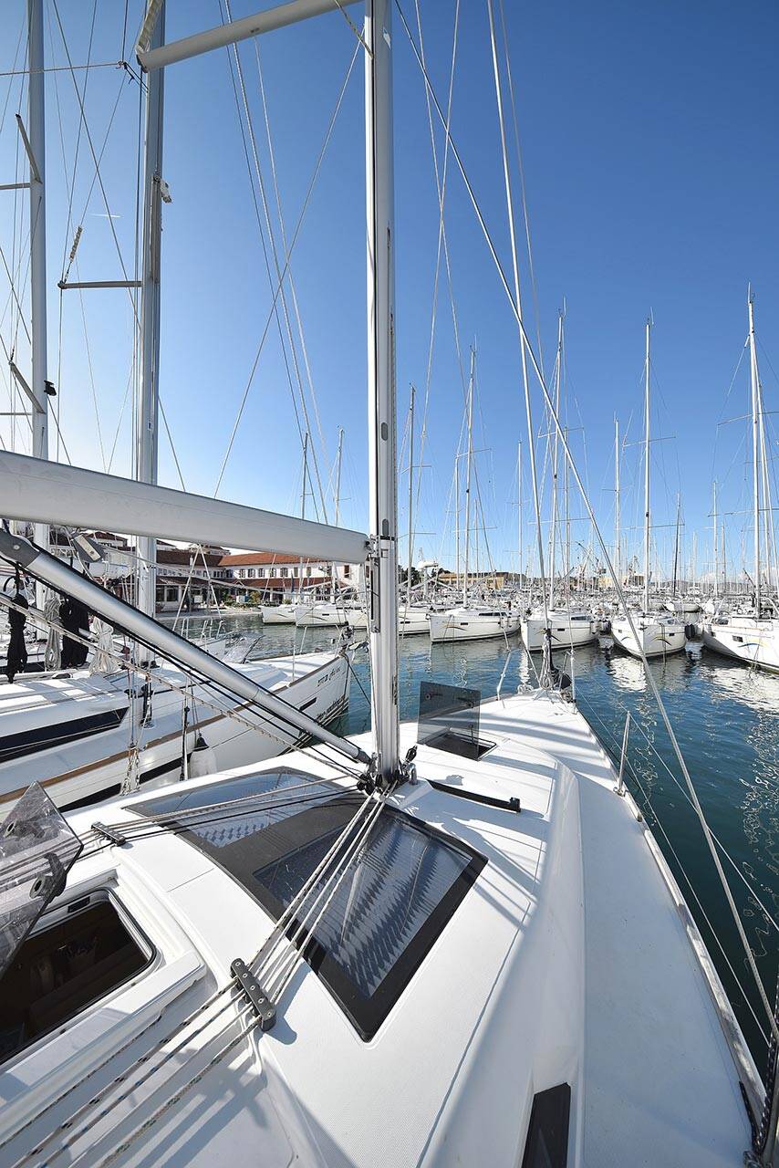Sailing yacht Dufour 382 GL Alegria