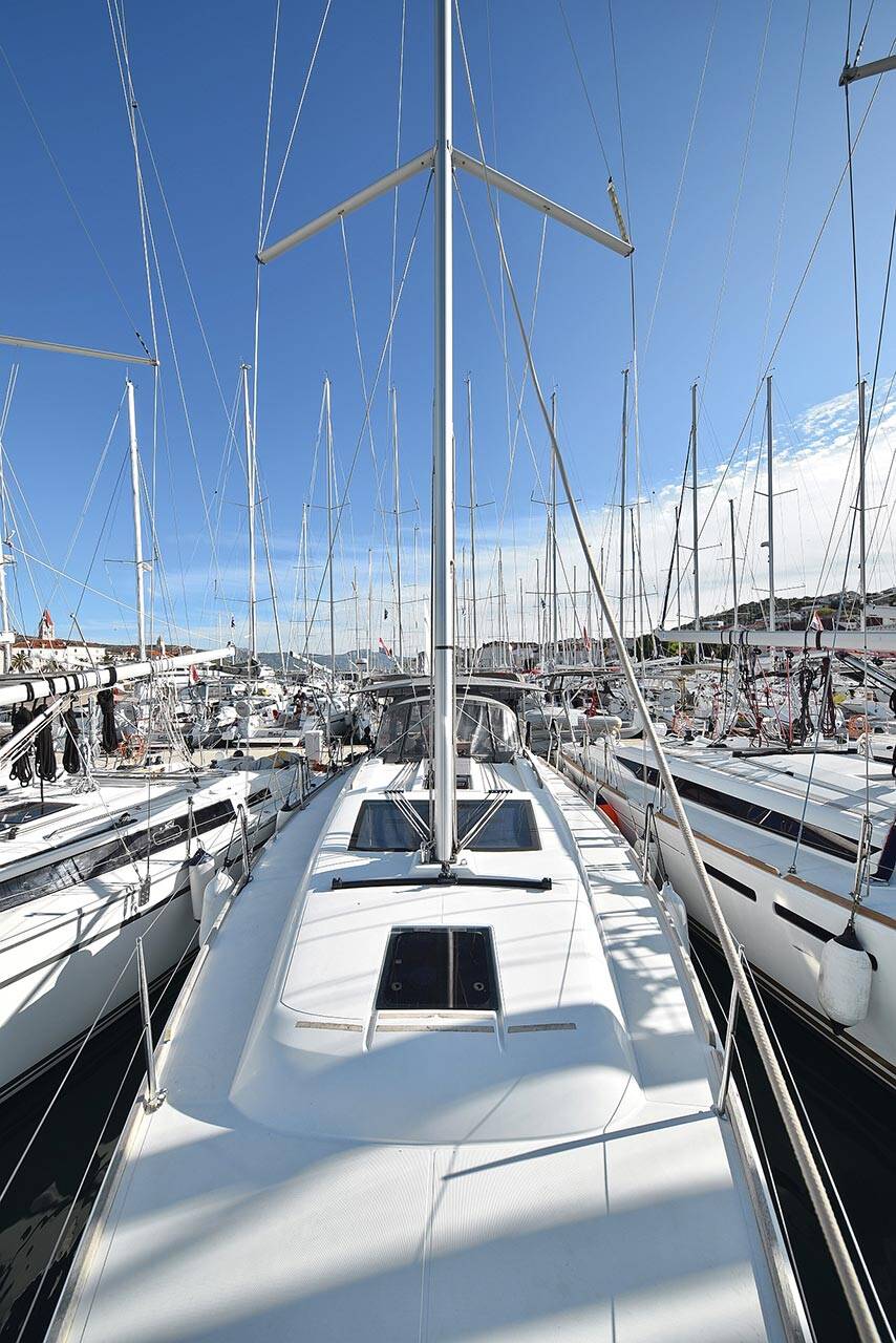 Sailing yacht Dufour 382 GL Alegria
