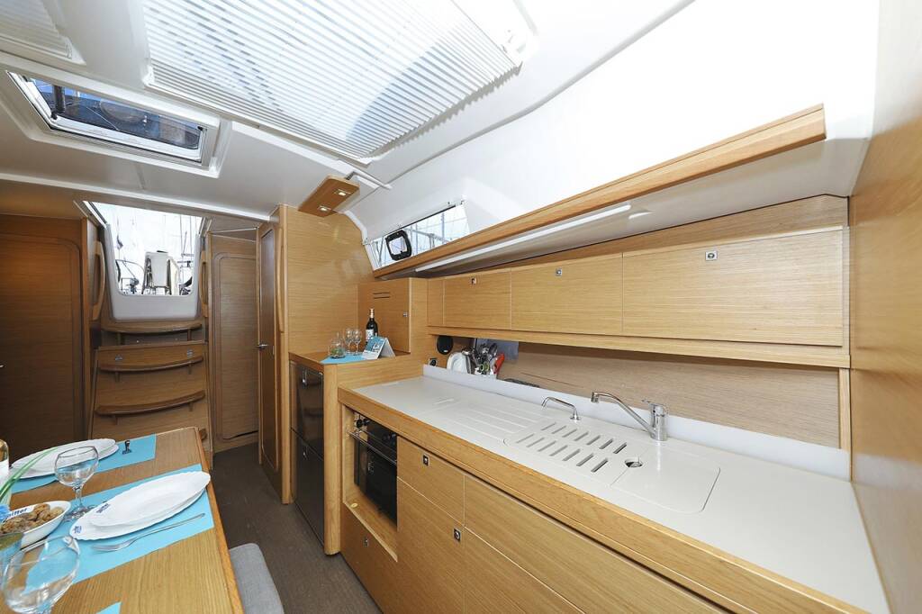 Sailing yacht Dufour 382 GL Alegria