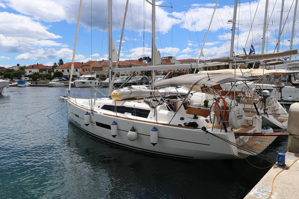 Segelyachten Dufour 382 GL Elyra