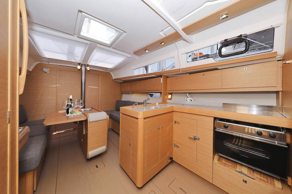 Segelyachten Dufour 382 GL Elyra