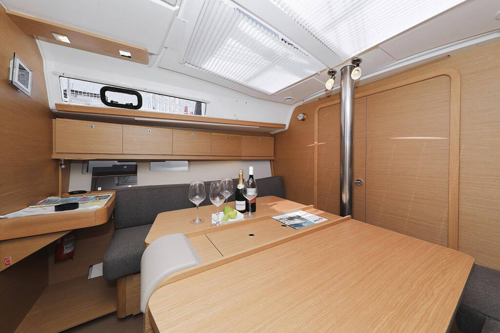 Segelyachten Dufour 382 GL Elyra