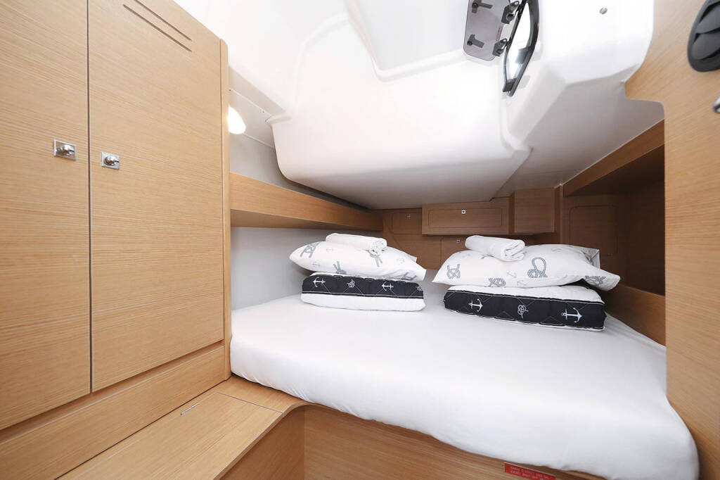 Segelyachten Dufour 382 GL Elyra