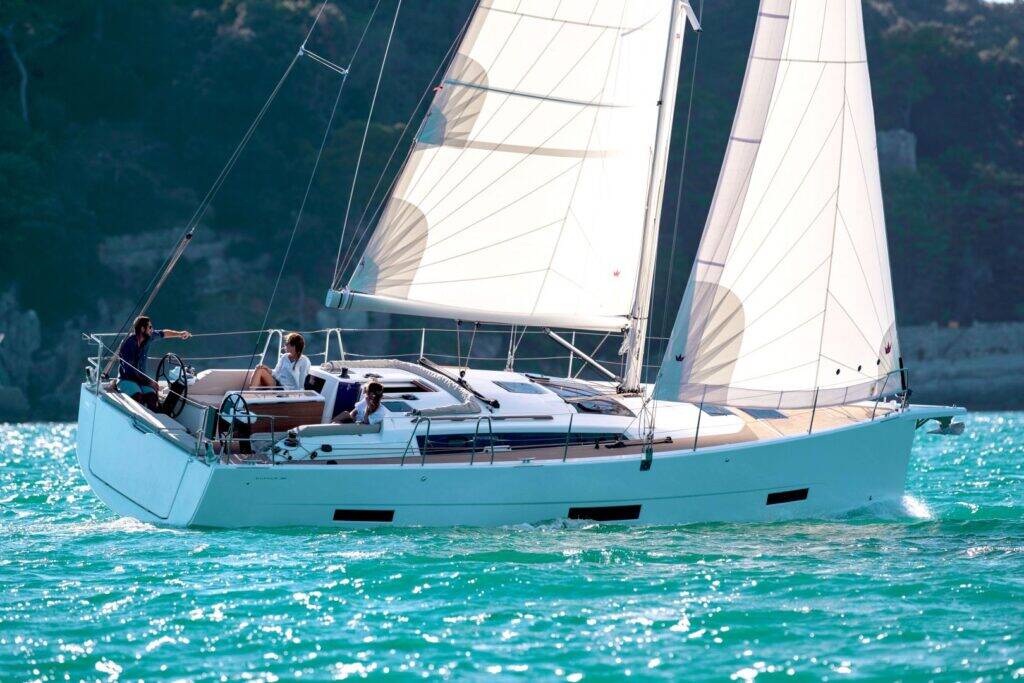 Sailing yacht Dufour 390 GL Souel