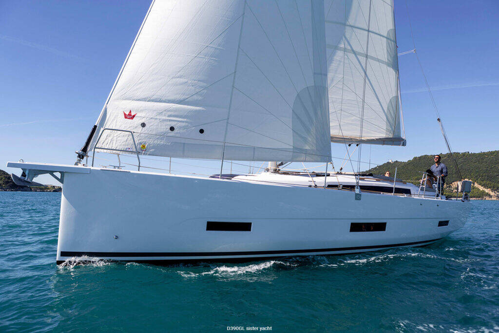 Sailing yacht Dufour 390 GL Souel