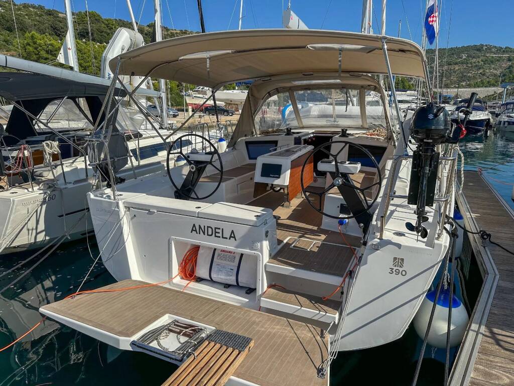 Sailing yacht Dufour 390 GL Andela