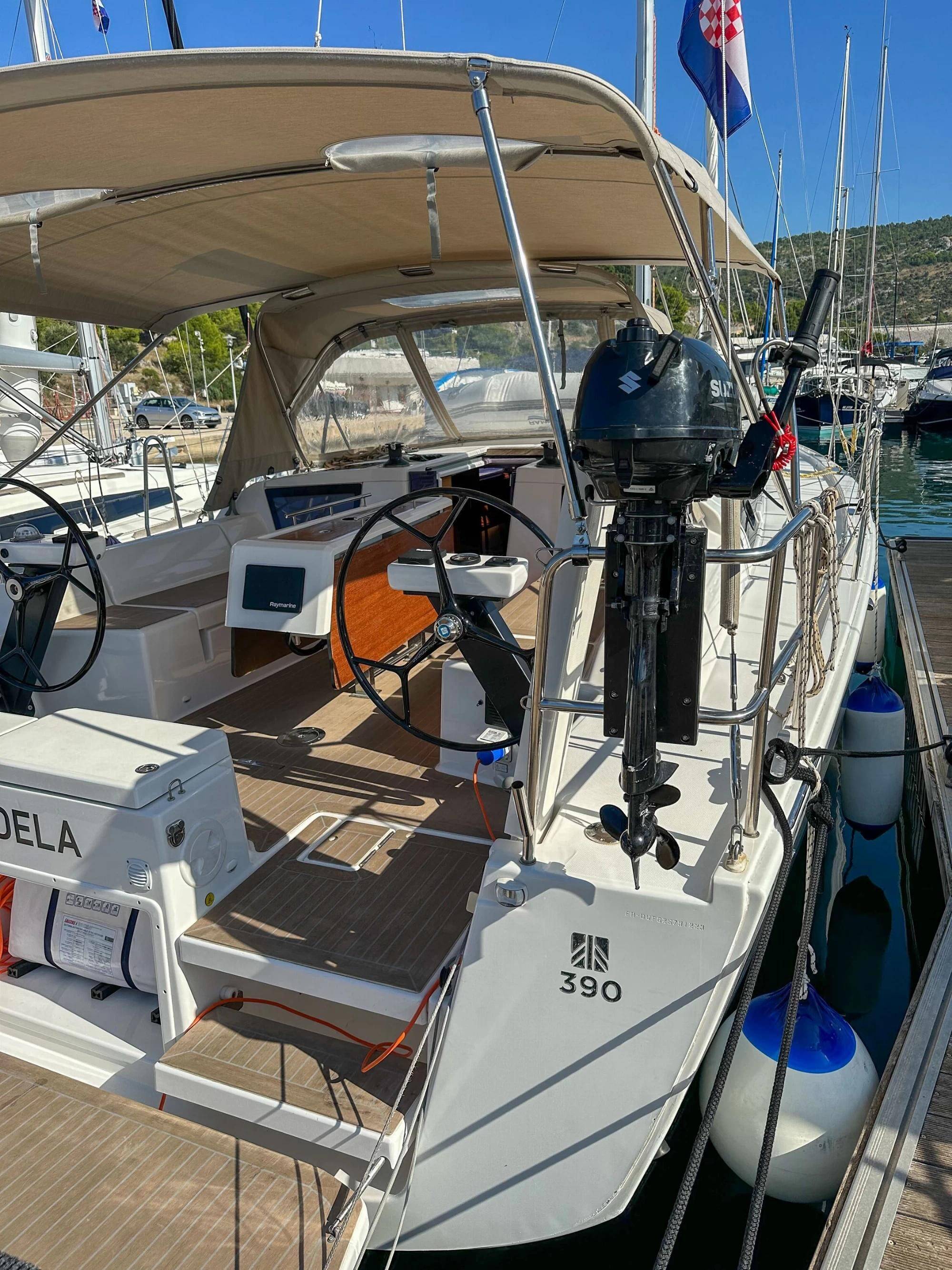 Sailing yacht Dufour 390 GL Andela