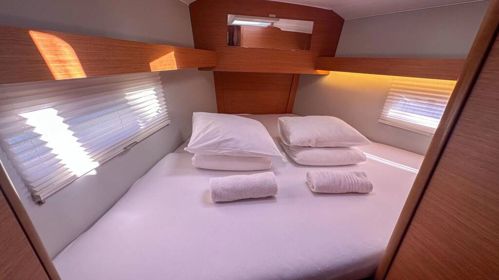 Sailing yacht Dufour 390 GL Andela