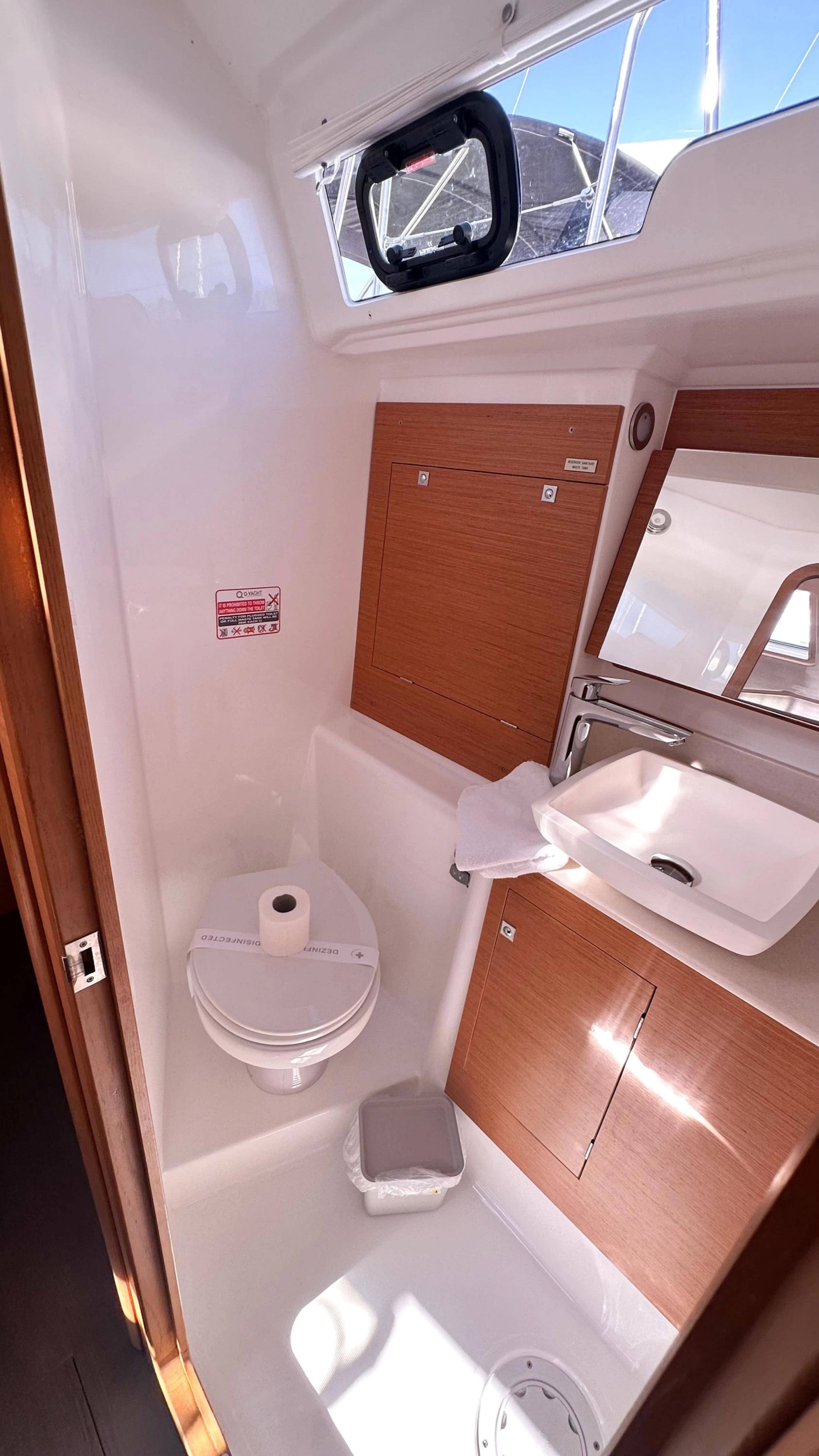 Sailing yacht Dufour 390 GL Andela