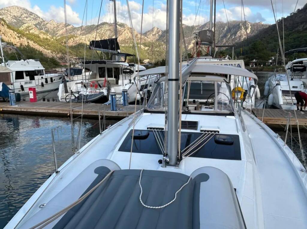 Segelyachten Dufour 390 GL Sail Corvus