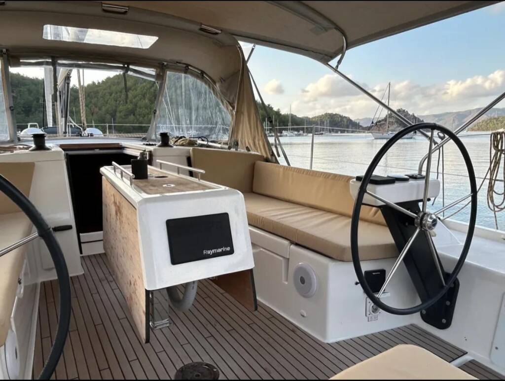Segelyachten Dufour 390 GL Sail Corvus