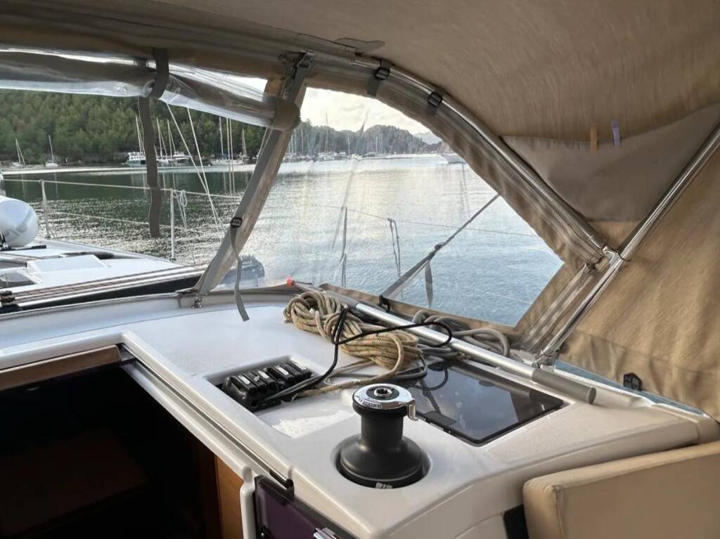Segelyachten Dufour 390 GL Sail Corvus