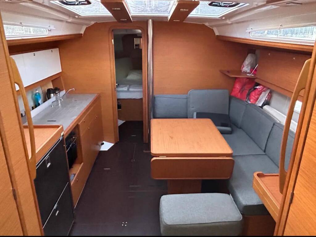 Segelyachten Dufour 390 GL Sail Corvus