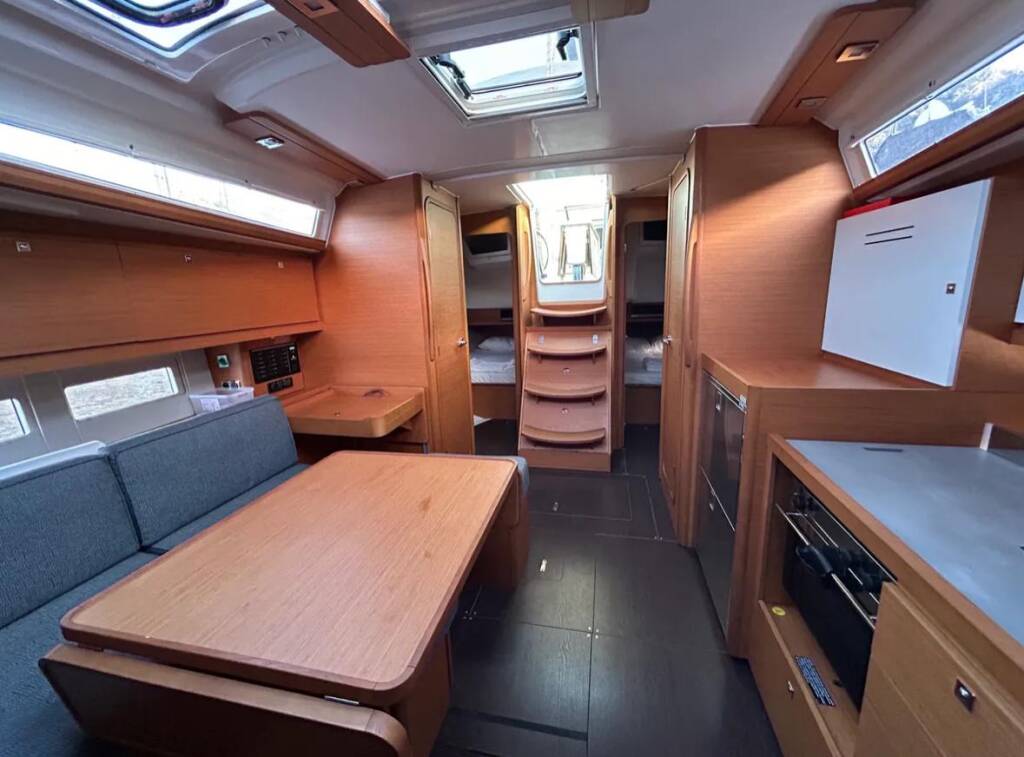 Segelyachten Dufour 390 GL Sail Corvus