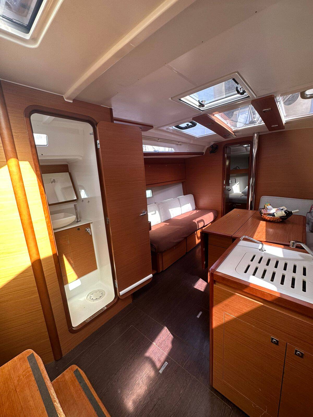Sailing yacht Dufour 390 CLASS