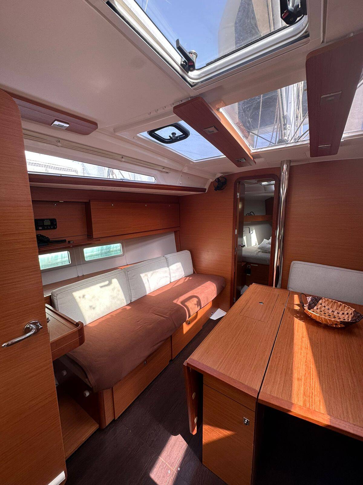 Sailing yacht Dufour 390 CLASS